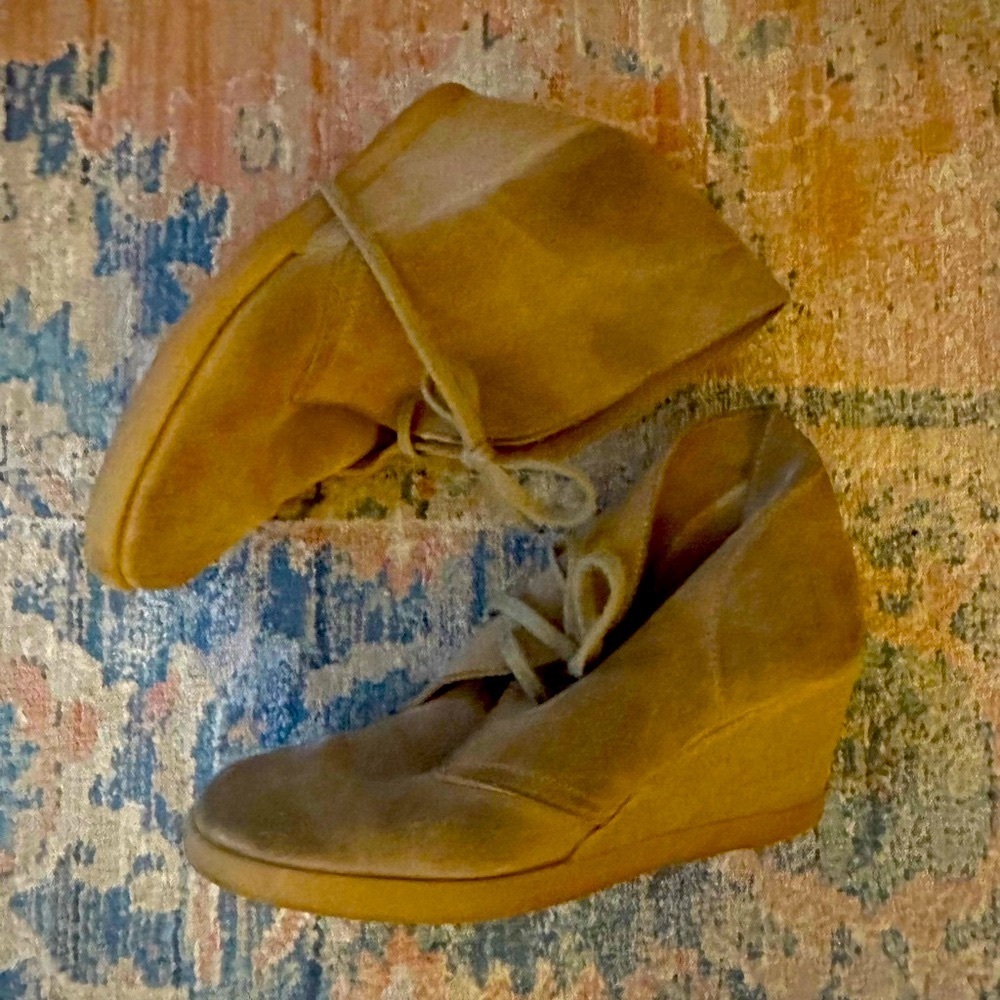 EUC • J. Crew Factory wedge booties • W8